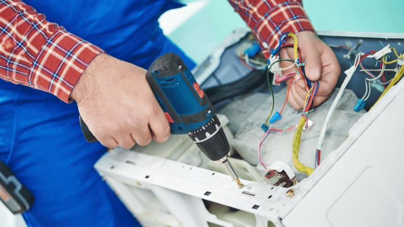 Güzelbahçe Eminçelik Eminçelik çamaşır makinesi kart tamiri – Su almama arızası orijinal parça ile giderildi. - Teknik servis örneği